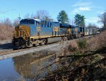 CSX 3276 leads Q409 south over the Trenton Line at MP 50